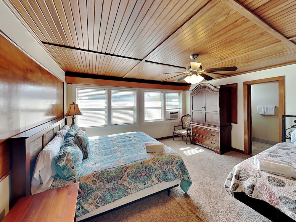 The Hidden Porpoise by Silver Sands Vacation Rentals