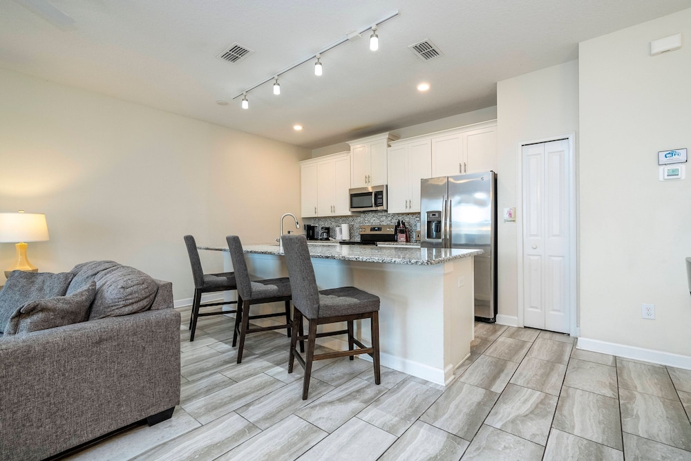 Storey Lake 4 BR With Private Pool