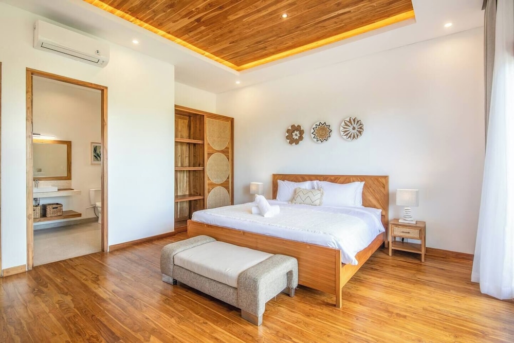 Luxurious 6 BR With Sea View, 5 Mins to Savaya
