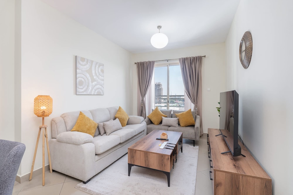1 Bedroom Apartment With a City View and Sleeps 4