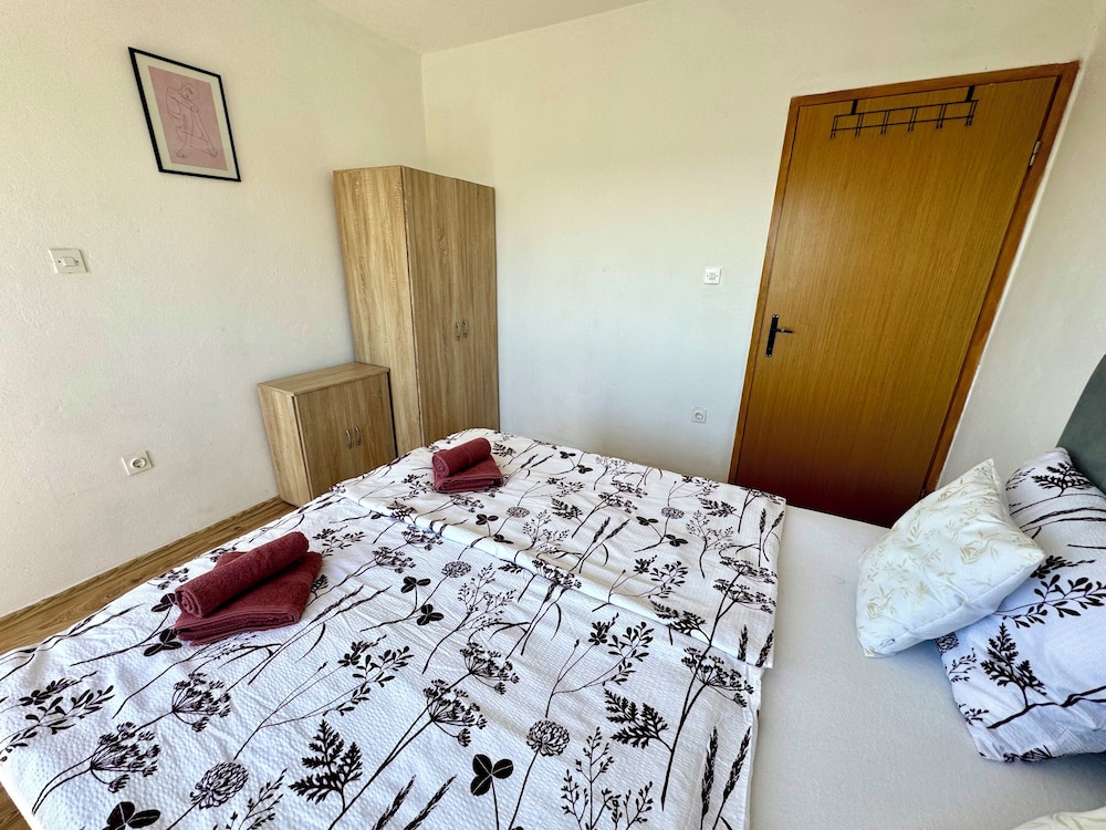 Apartment Lora 2