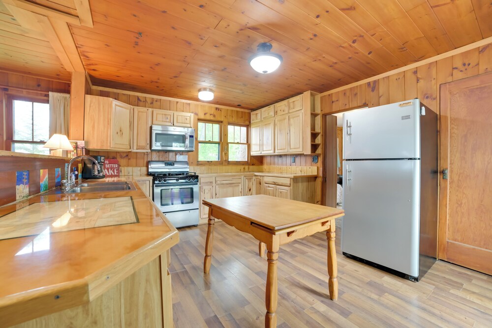 Steps to Lake: Cedarville Cabin w/ Community Perks