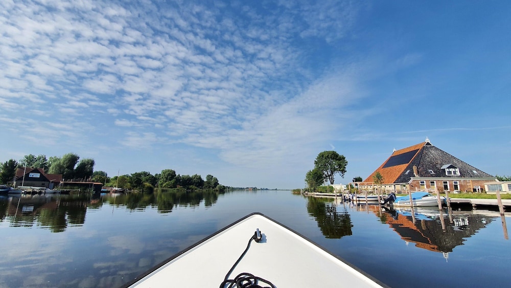Houseboat in Heeg With Stunning Marina Views