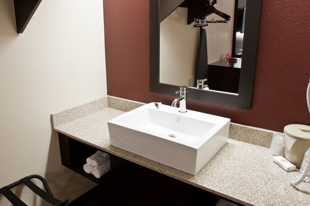 Columbus Vacations - Red Roof Inn Columbus West - Hilliard - Property Image 6