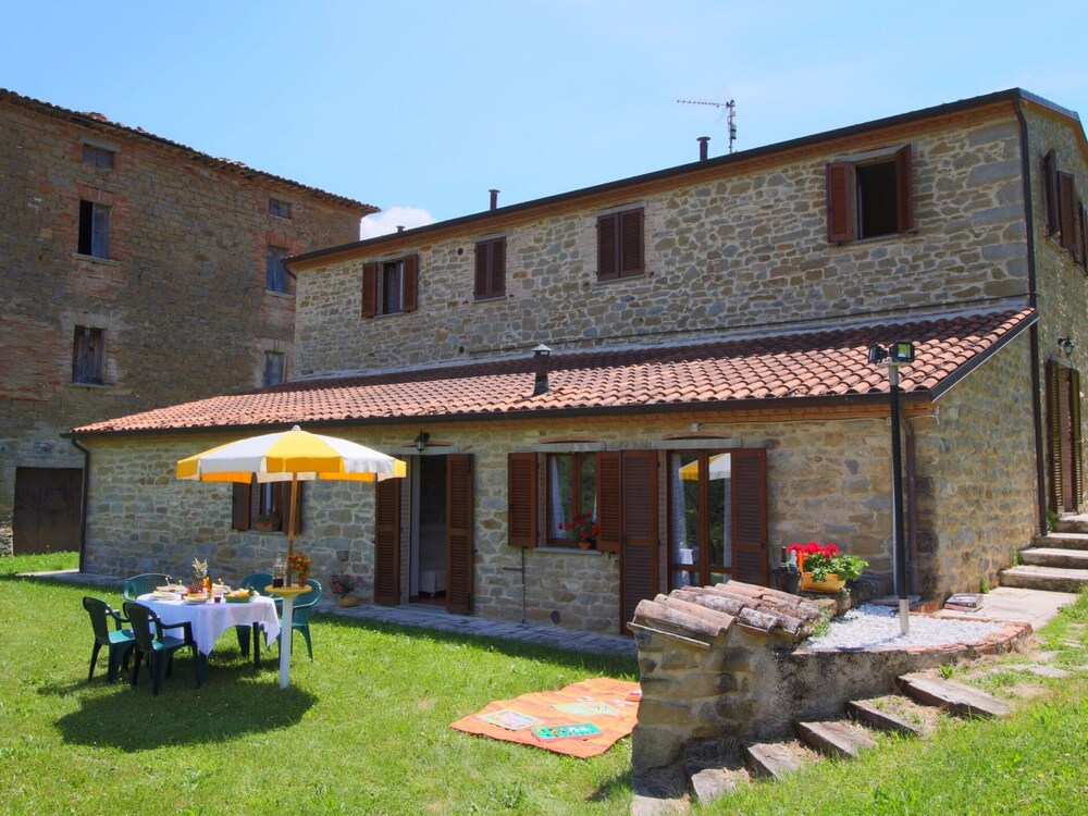 Property With Swimming Pool, Spacious Garden, Private Terrace and Views