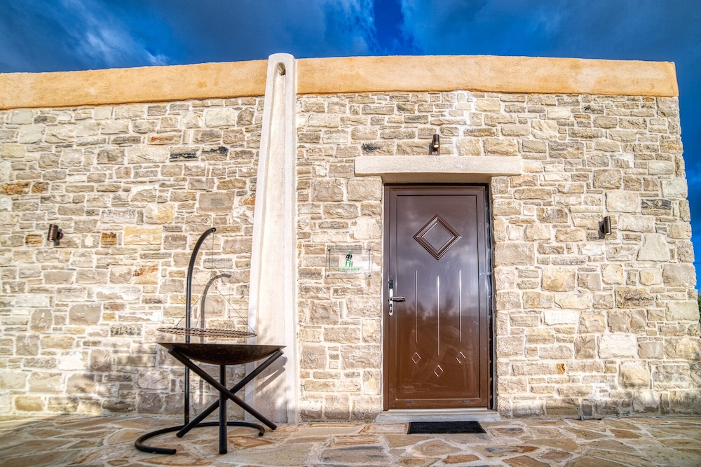 Olive Luxury Suites - Adults Only view 2
