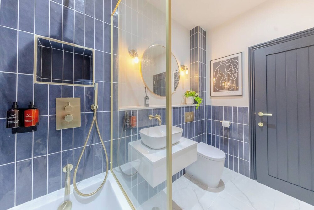 Contemporary Elegance - 2BD Flat, Clapham!