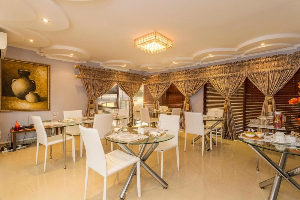 Room-ezulwini Guest House - Executive Do view 5