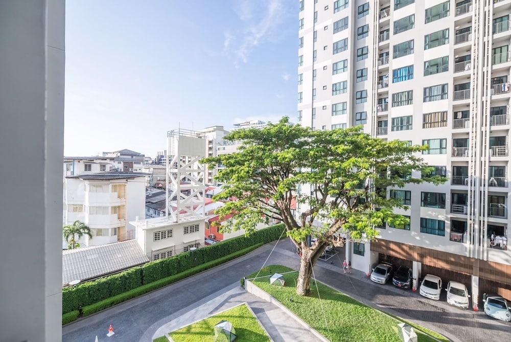 The Base Condo Pattaya by Supee