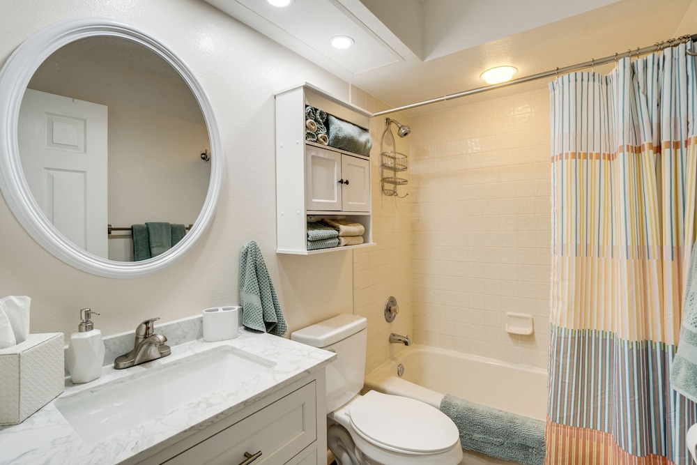 3 Mi to Manasota Key: Stylish Single-story Home!