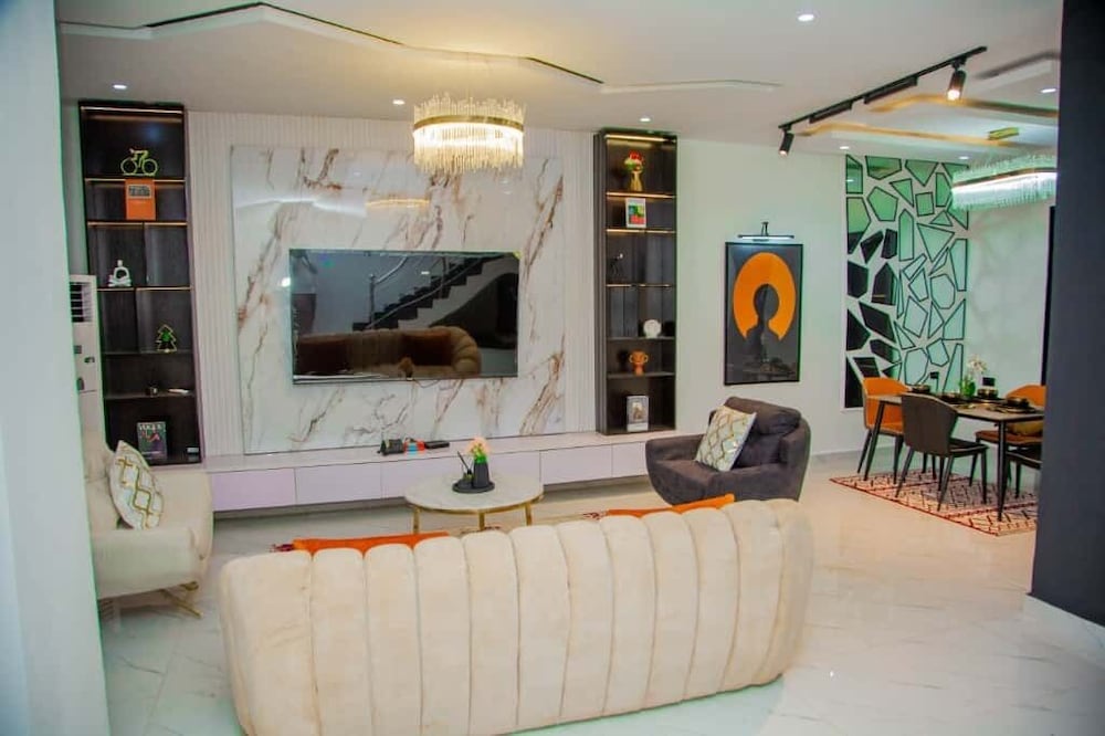 Aviv Luxury Homes