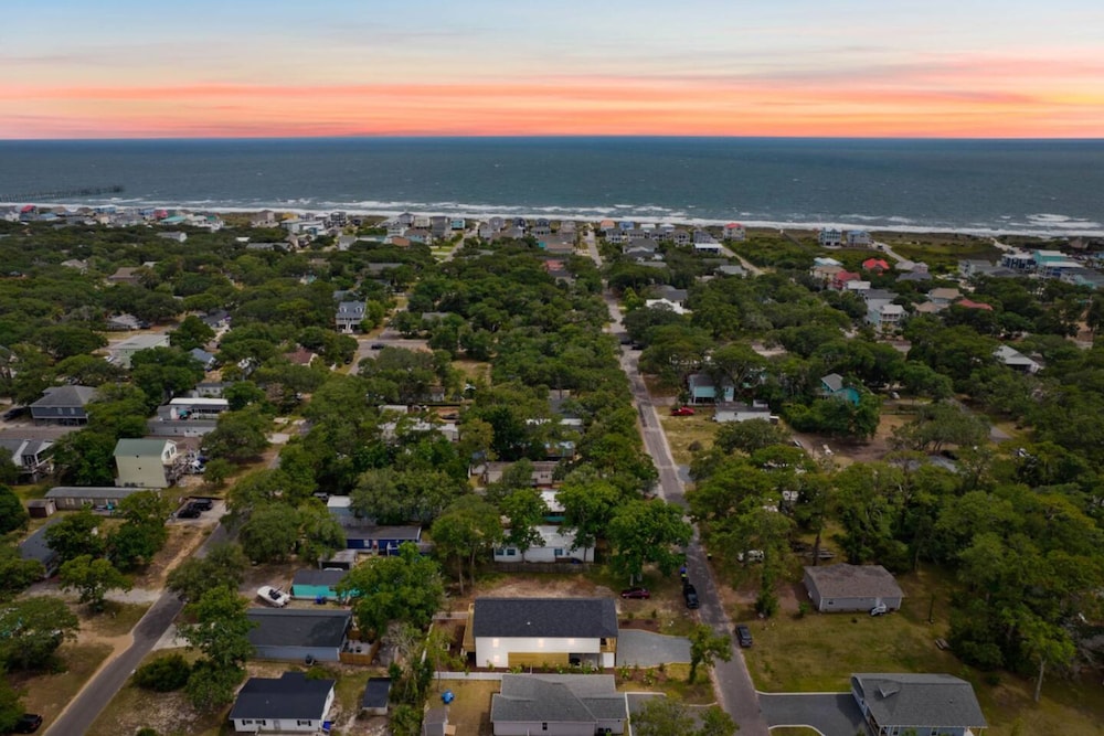 New Listing Luxury House 5 Min Walk to Beach