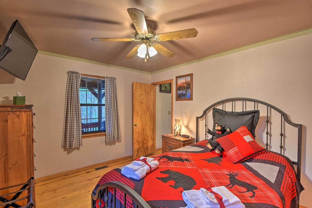 Modern Cabin w/ Deck in the Blue Ridge Mountains! view 4