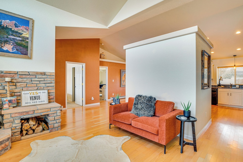 Luxe Mesa View Home on 35 Acres w/ Wraparound Deck