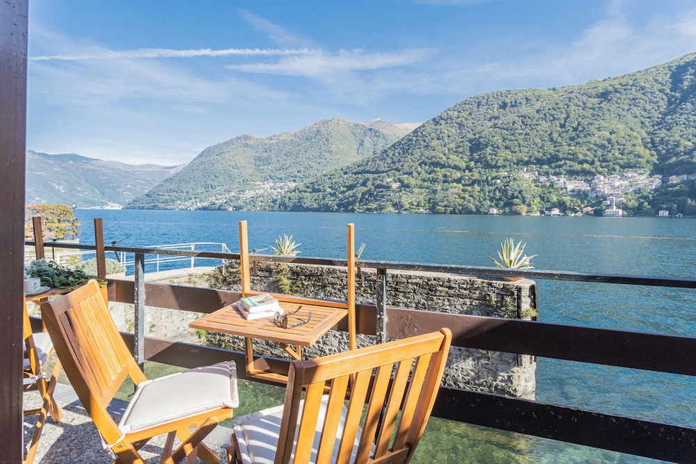 Your Private Harbour Nearby George Clooney by Rent all Como