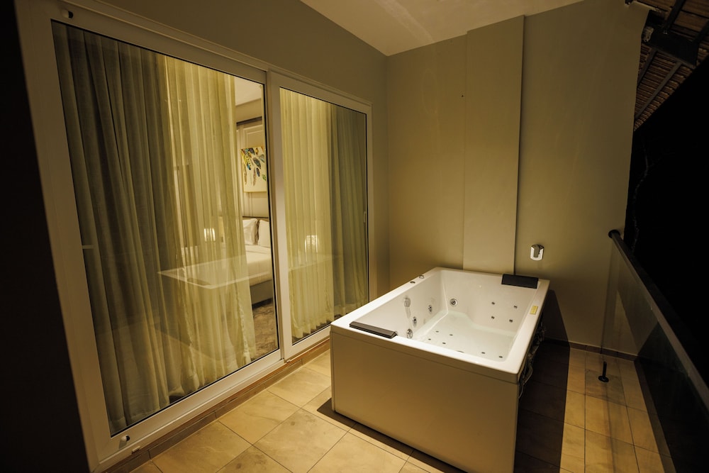 CherryLoft Luxury Resort