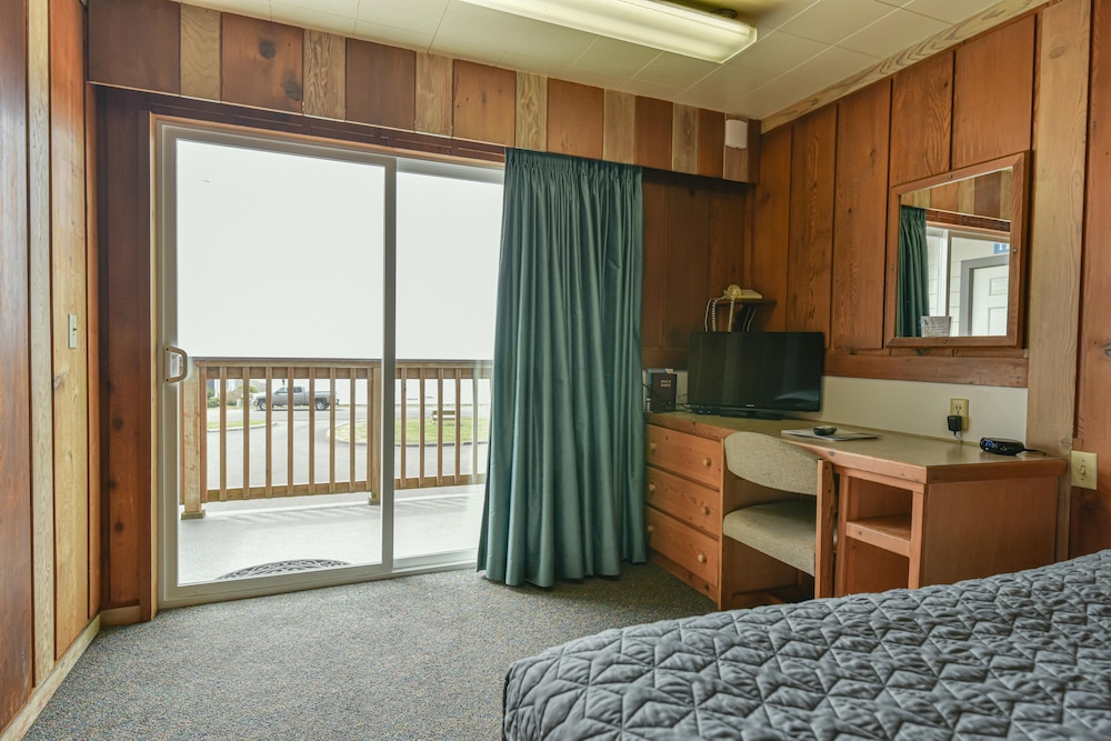 Sunset Oceanfront Lodging