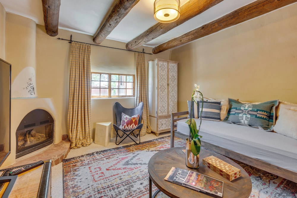 Beautiful Historic Adobe Home ~ 3 Mi to Taos Plaza view 3