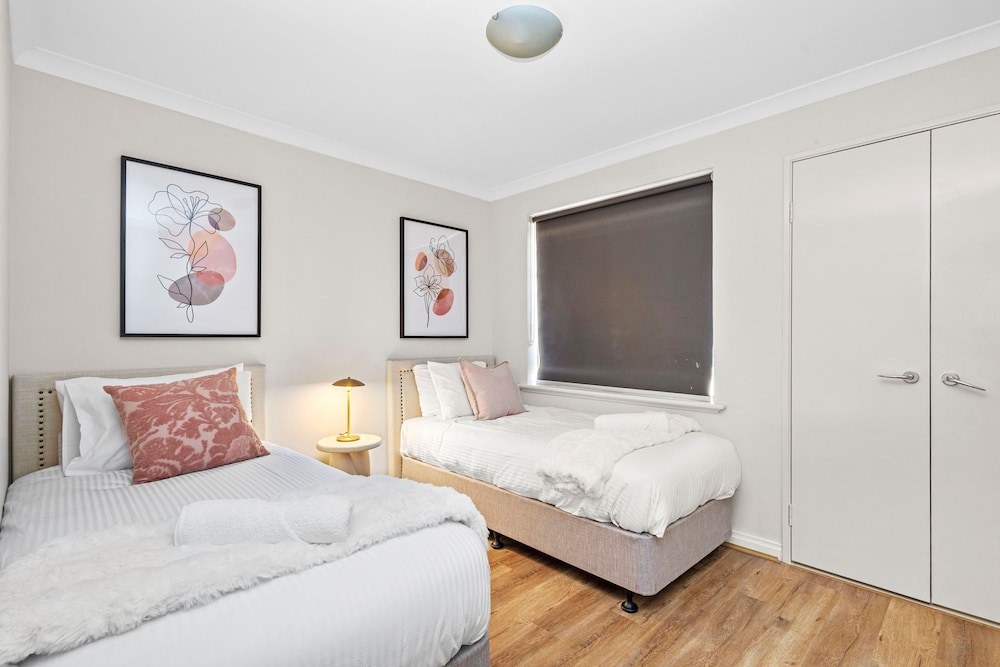 3bdr Sauna Pool Gym Parking