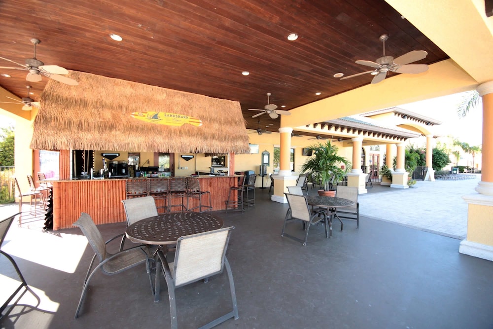 Paradise 4Bd w Private Pool Waterpark 8951