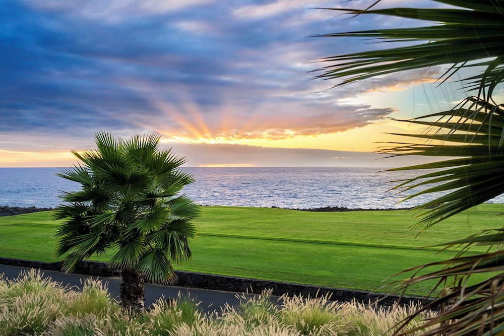 Hawaiian Unit - Outdoor Private Pool - Central AC - Vrkcv