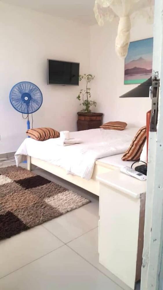 Beautiful 3-bed 2 Bath House at Spur Road Freetown view 2