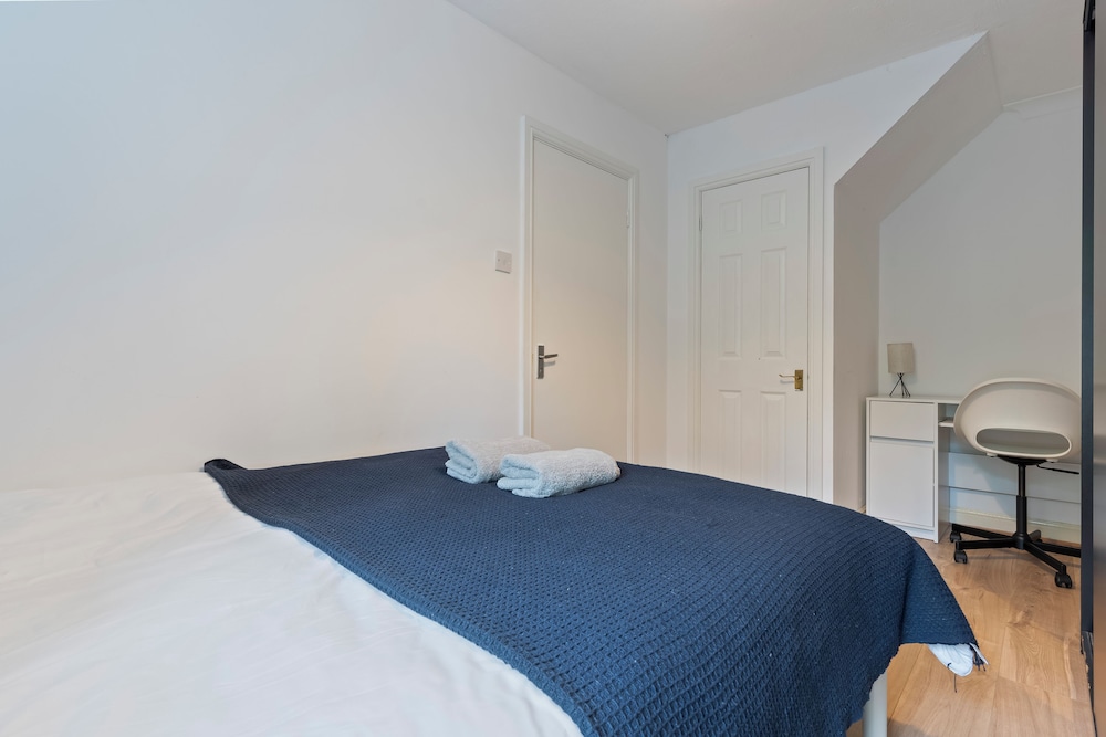 Cozy London Townhouse With 4 Bedrooms