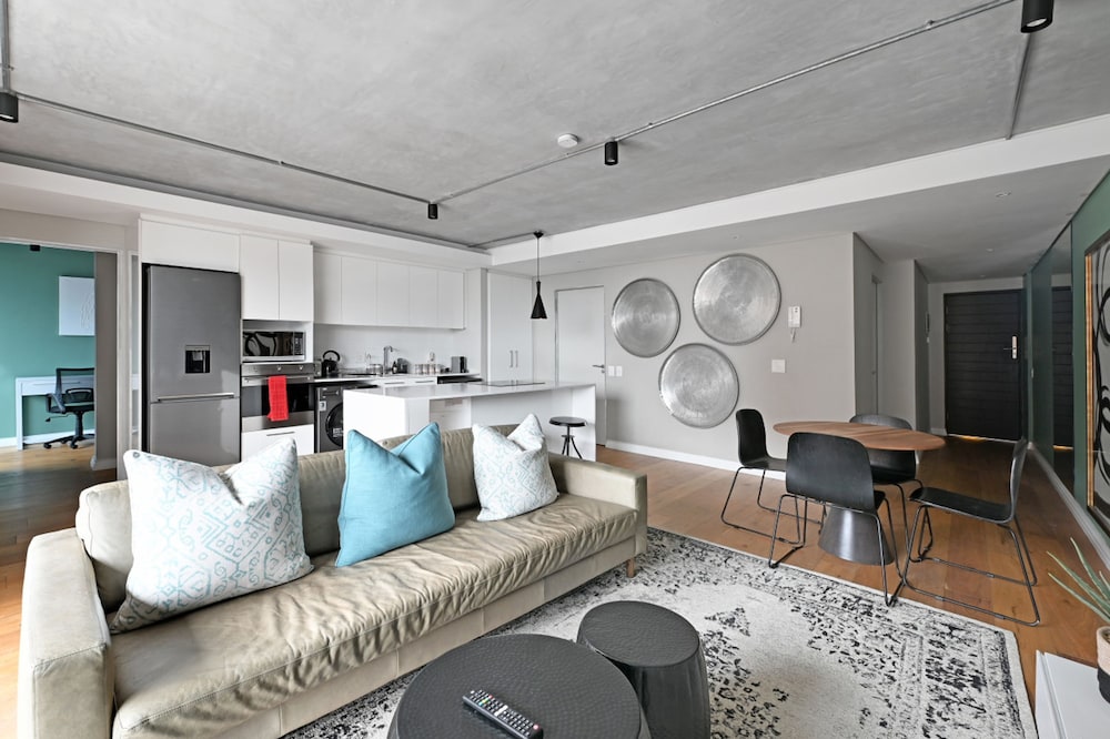 Two Bedroom Green Point Rooftop Pool BBQ
