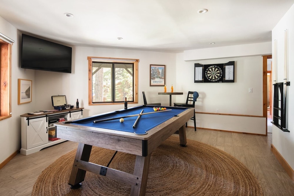 Timberline by Avantstay Stunning Chalet Cabin w/ Hot Tub, Pool Table Home Theater! - Property Image 11