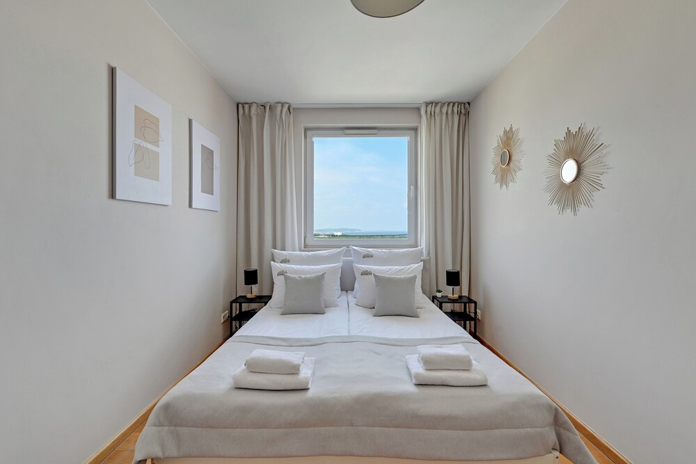 Top Floor z Widokiem na Morze by Downtown Apartments