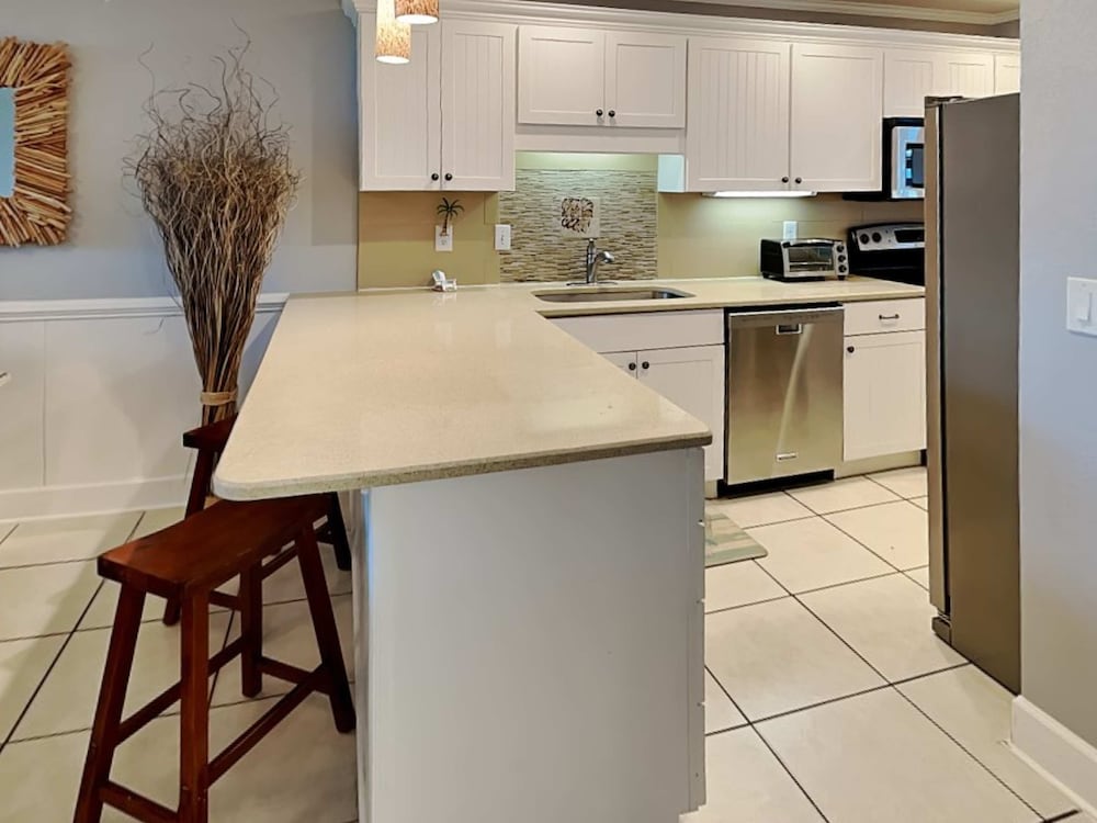 Oceanfront Luxury: 2BR Condo, New Rental