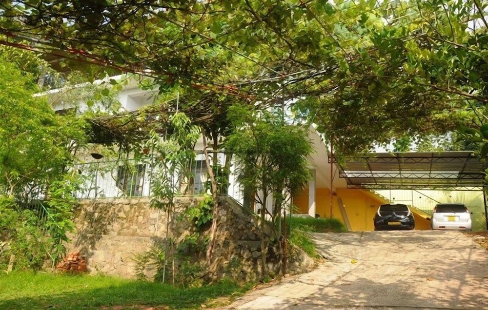 Colombo Village