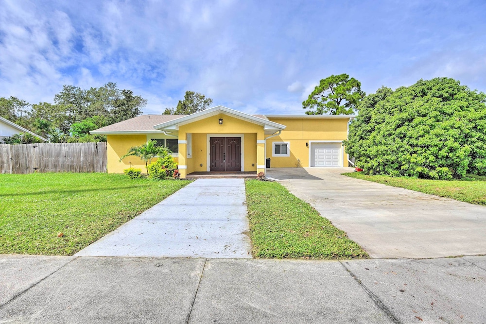 Bradenton Retreat w/ Yard: 3 Mi to Downtown! - Property Image 2