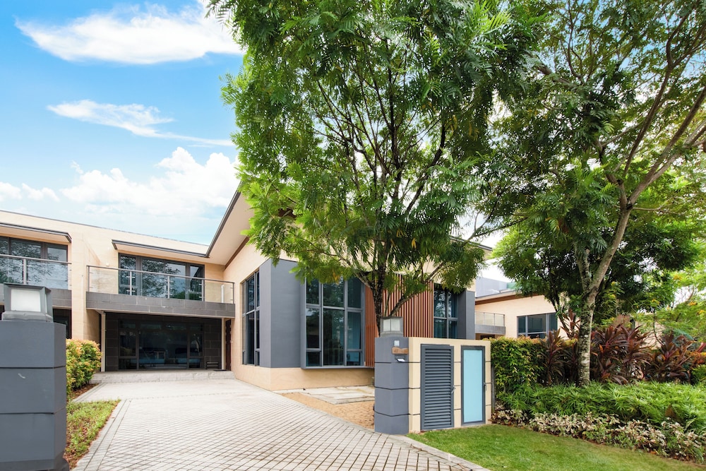 Forest City Golf Villa by A & Home Party