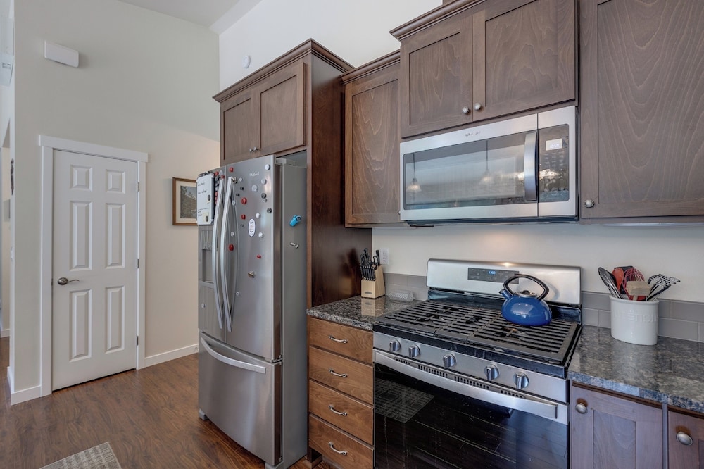 A Re-styled Single Story, 3-bedroom, 2-bath Ranch Style Cabin at Silver Lake