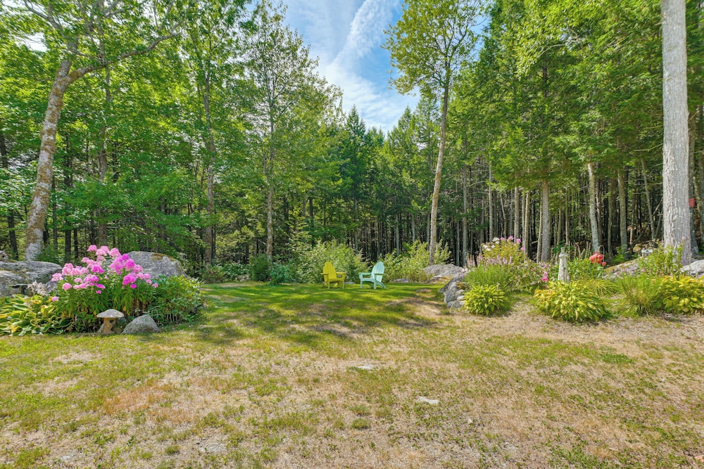 Explore Coastal Maine! Cozy Apt w/ Yard & Garden