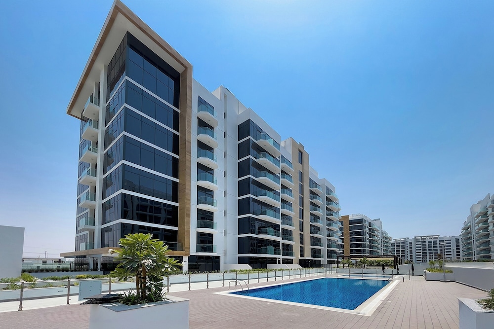 Lovely Studios at Azizi Riviera