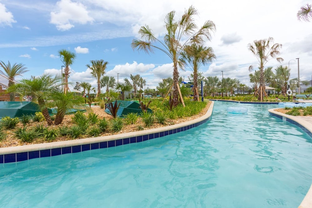 Amazing 4bdr Near Parks w Pool