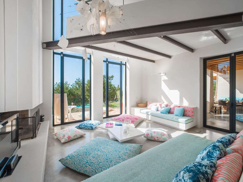 Majestic Villa With Private Pool