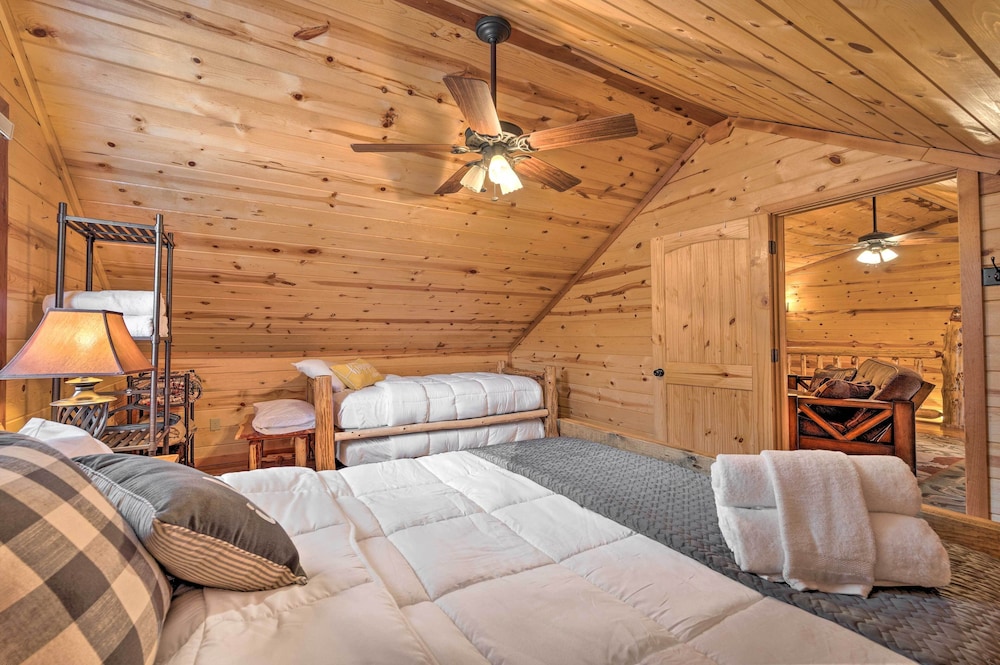 Hot Tub: 'little Bear's Pond' Broken Bow Cabin view 3