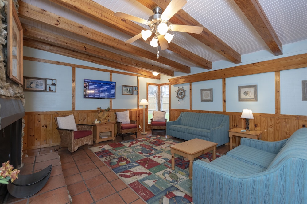 Pelican Bay Resort