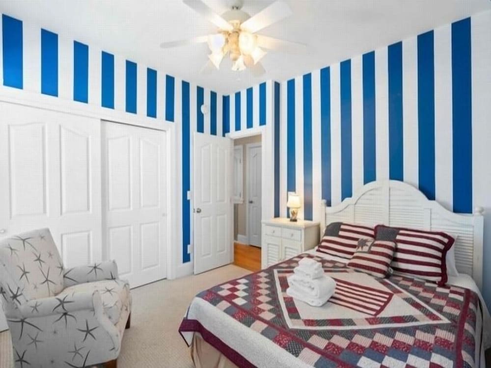 After Dune Delight - Relax And Unwind In This Fun And Spacious 3 Story Home. Light, Bright, And Close To Everything! 4 Bedroom Townhouse by RedAwning view 3