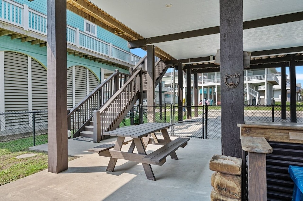 Outlaw's Inn 3 Bedroom Home