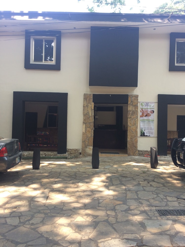 Hotel Sevilla Palenque - Image 1