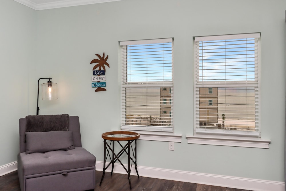 Paradise Shores 305