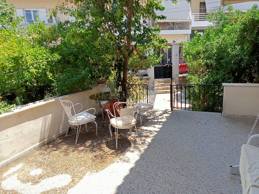 Cosy Villa With Garden, Near the Beach in Greece