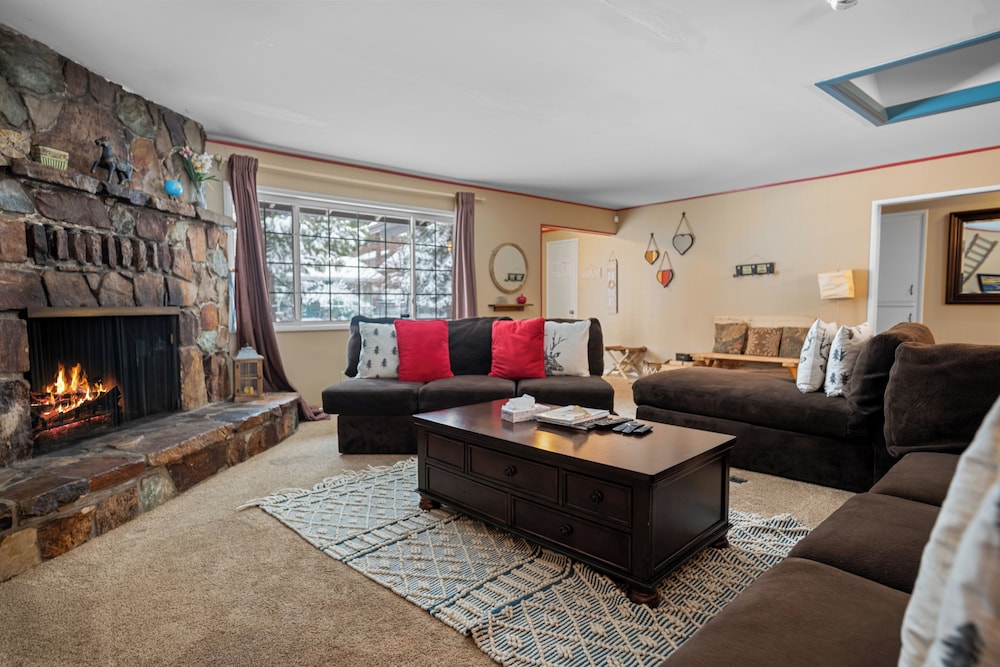 Wanderlust Lodge