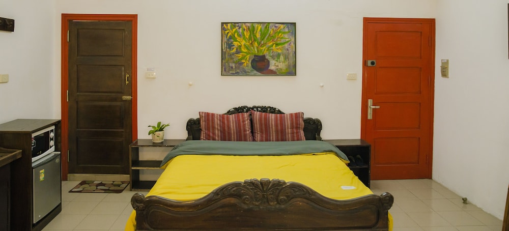 NQ Vintage House