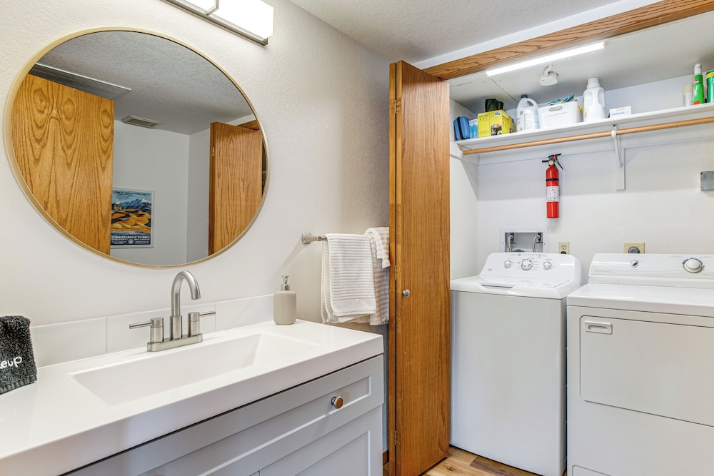 Fraser Townhome: Ski, Hike, Bike!