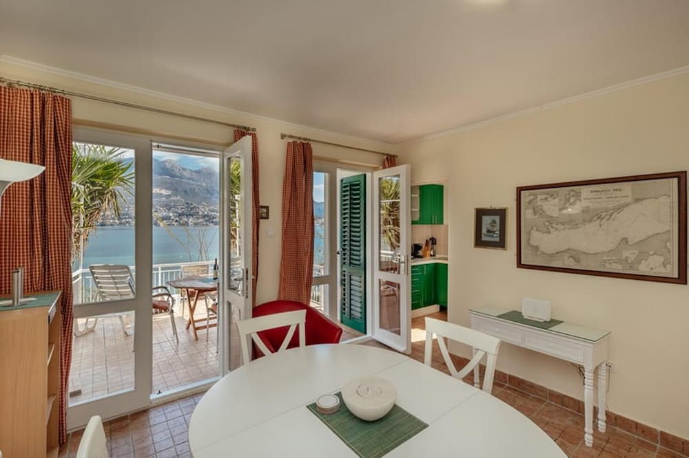 Detached Villa/njivice/sleeps6/stunning Views/wifi